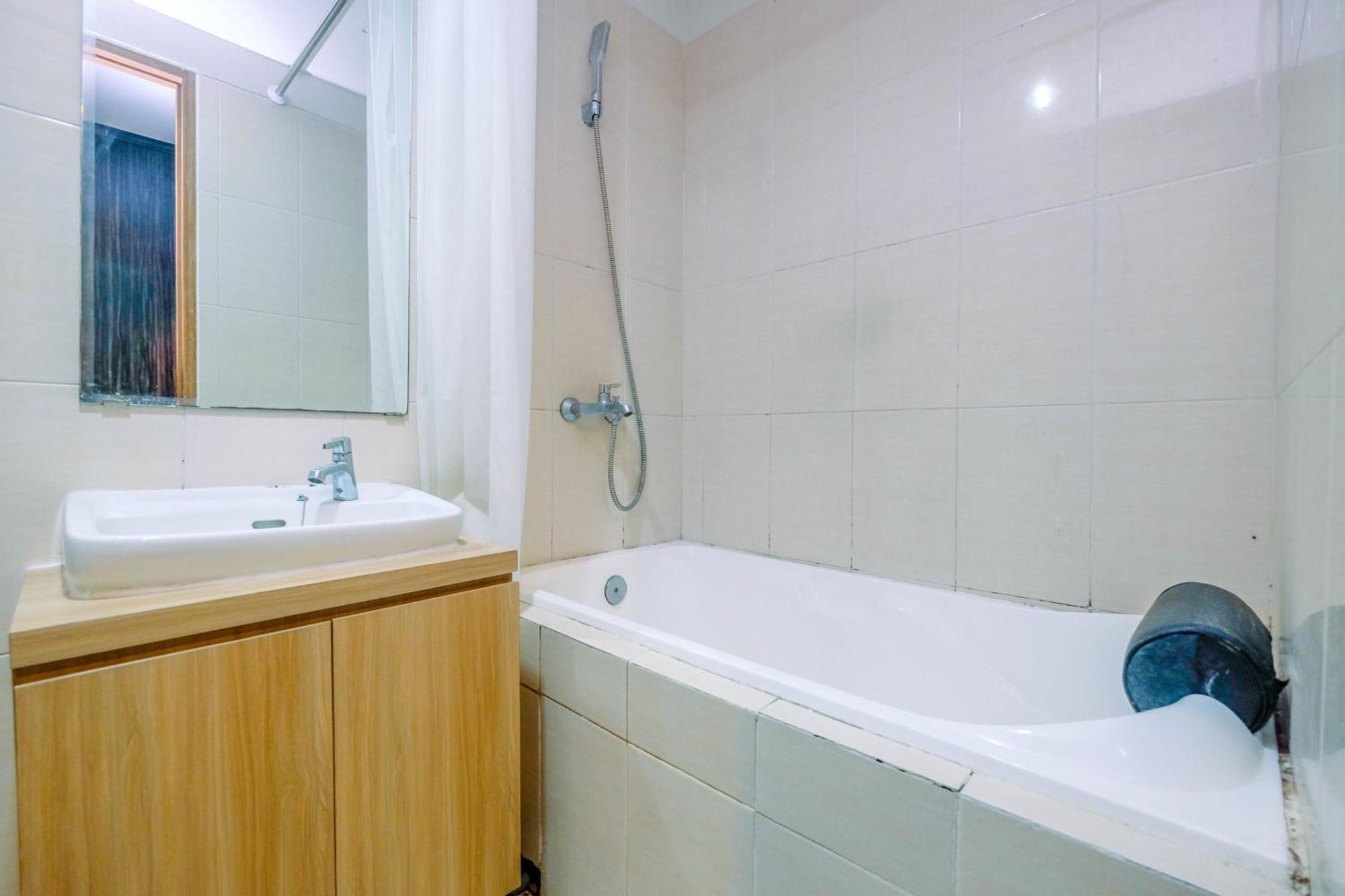 Warm And Cozy At The Oasis Cikarang By Travelio